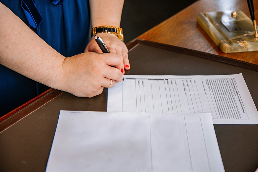 Woman signing uncontested divorce document in Reno, Nevada